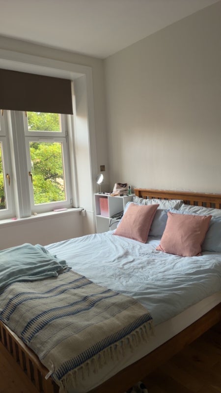 Room Airlie Street in Glasgow