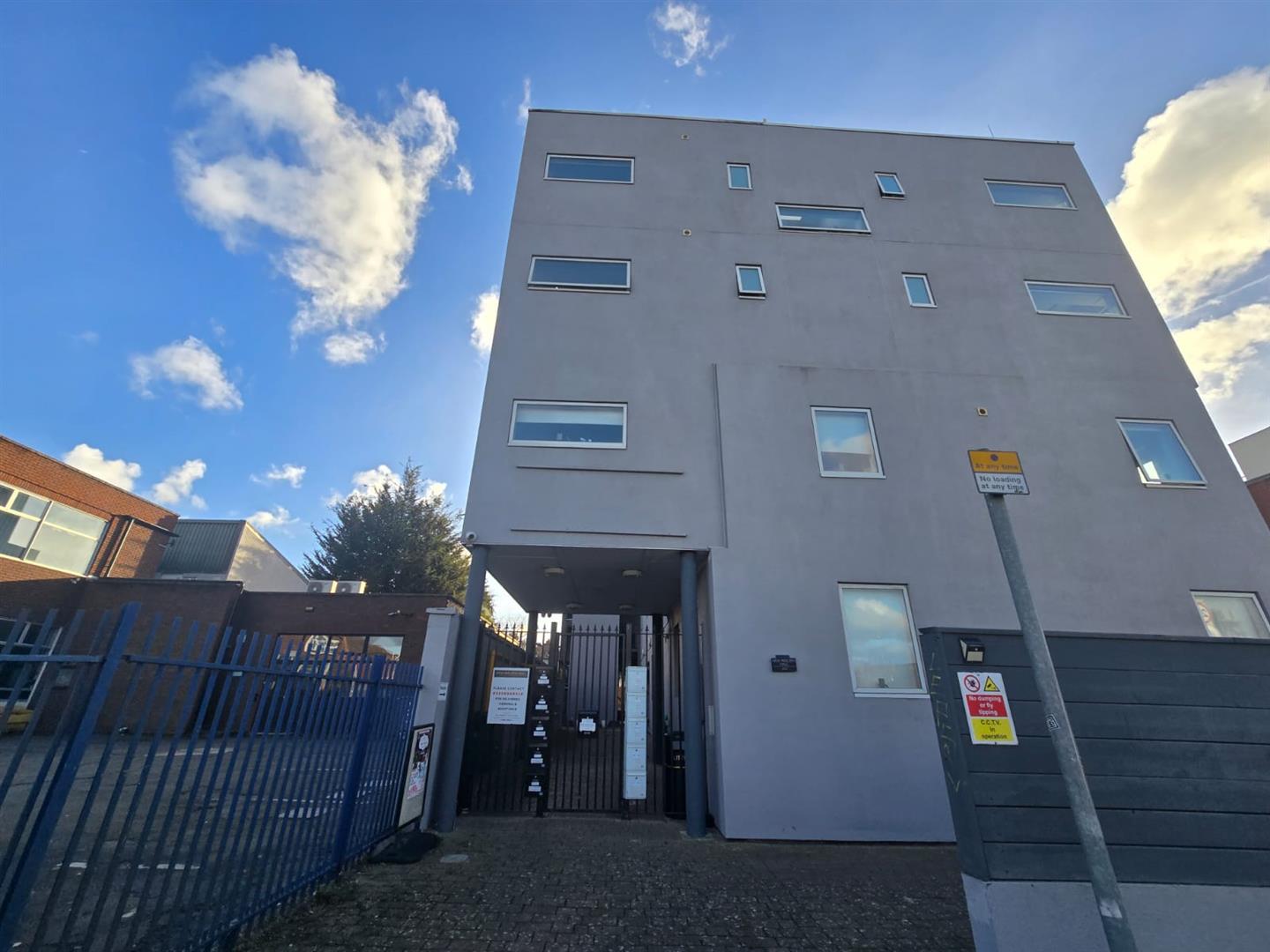 Flat Burlington Road in Greater London