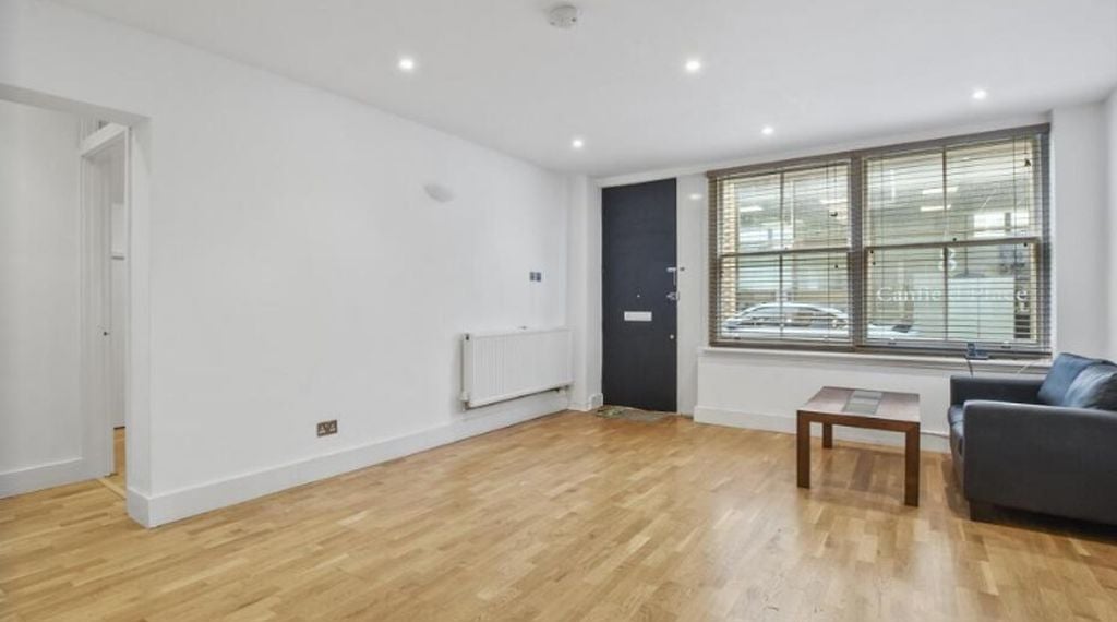 Flat Canfield Place in Greater London