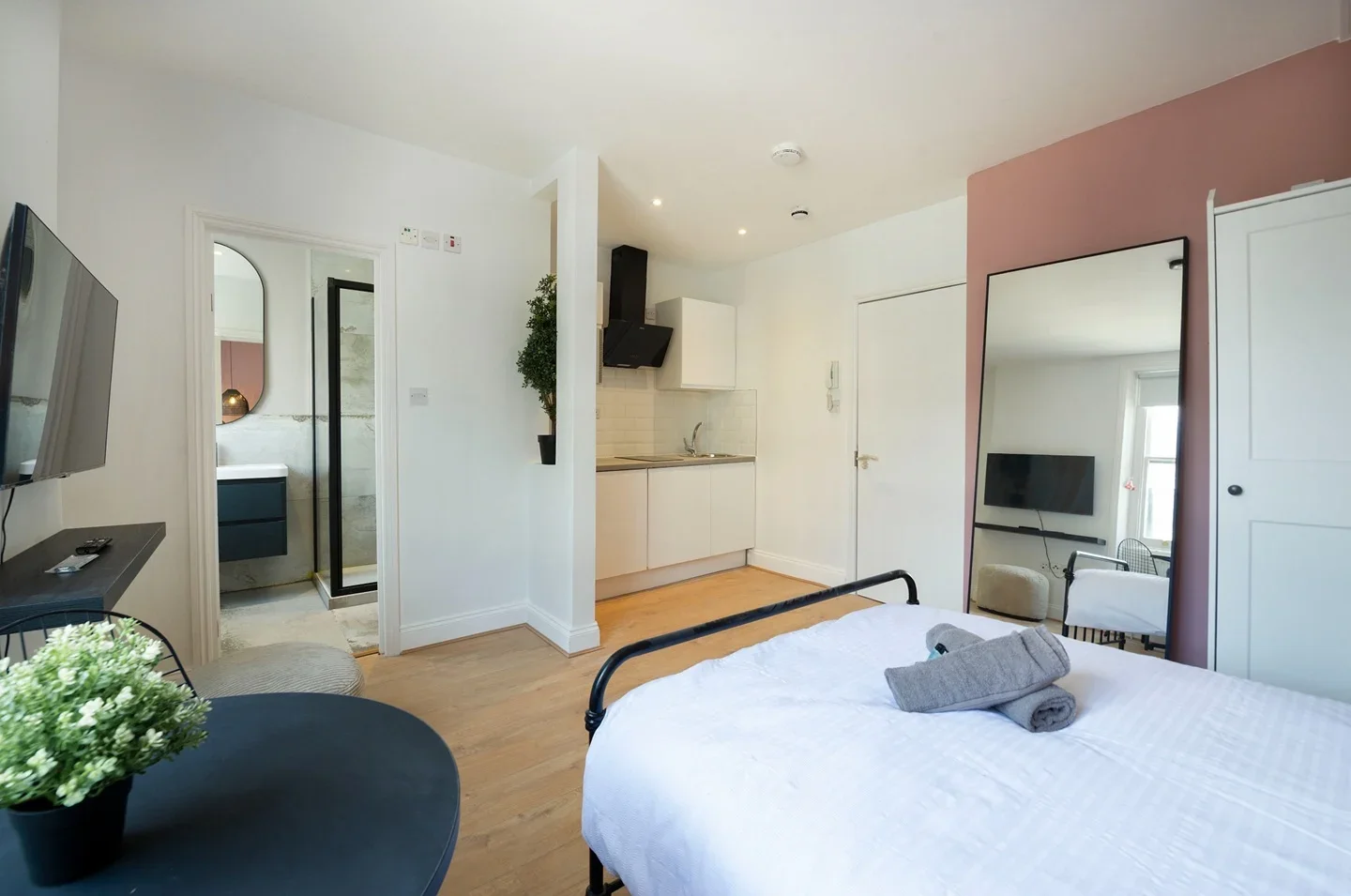 Flat Kensington Gardens Square in City of Westminster