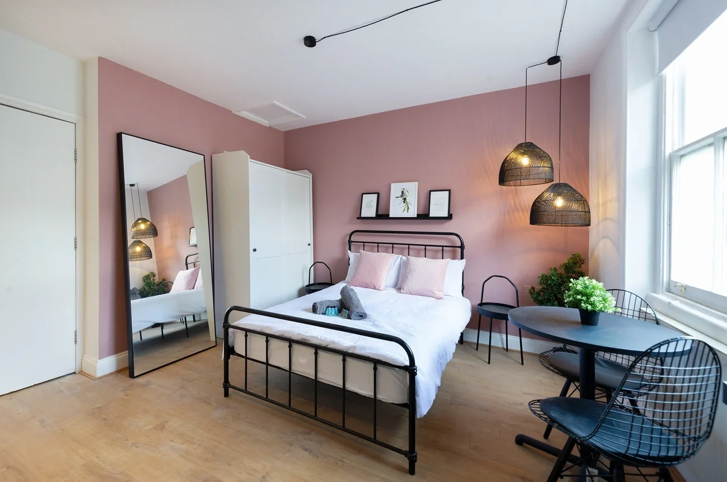 Flat Kensington Gardens Square in City of Westminster