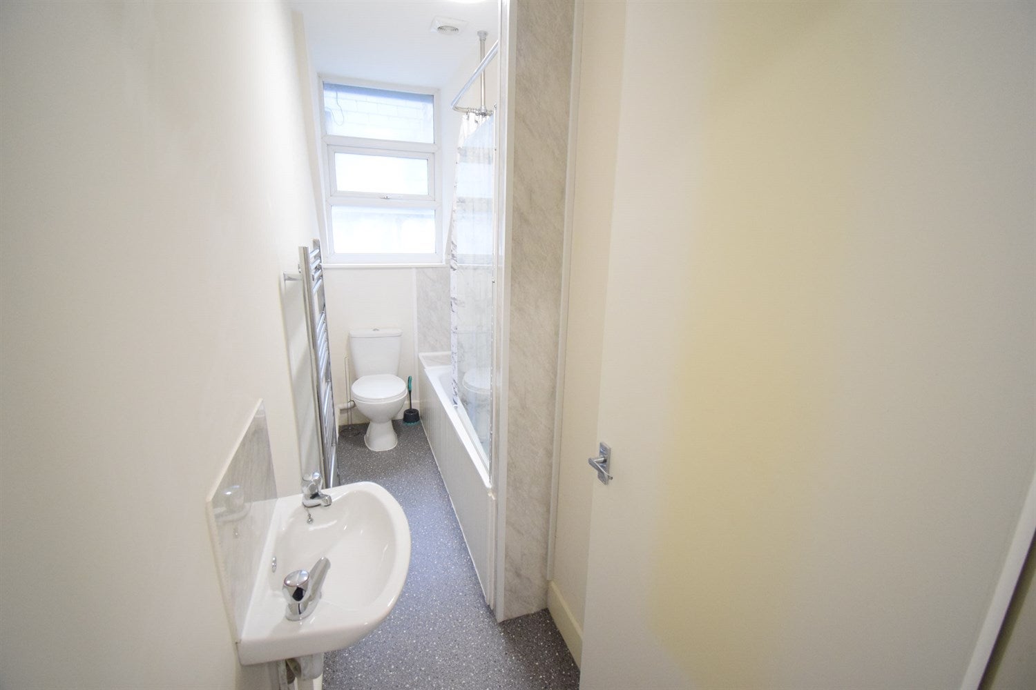 Flat Oakfield Street in Cardiff County