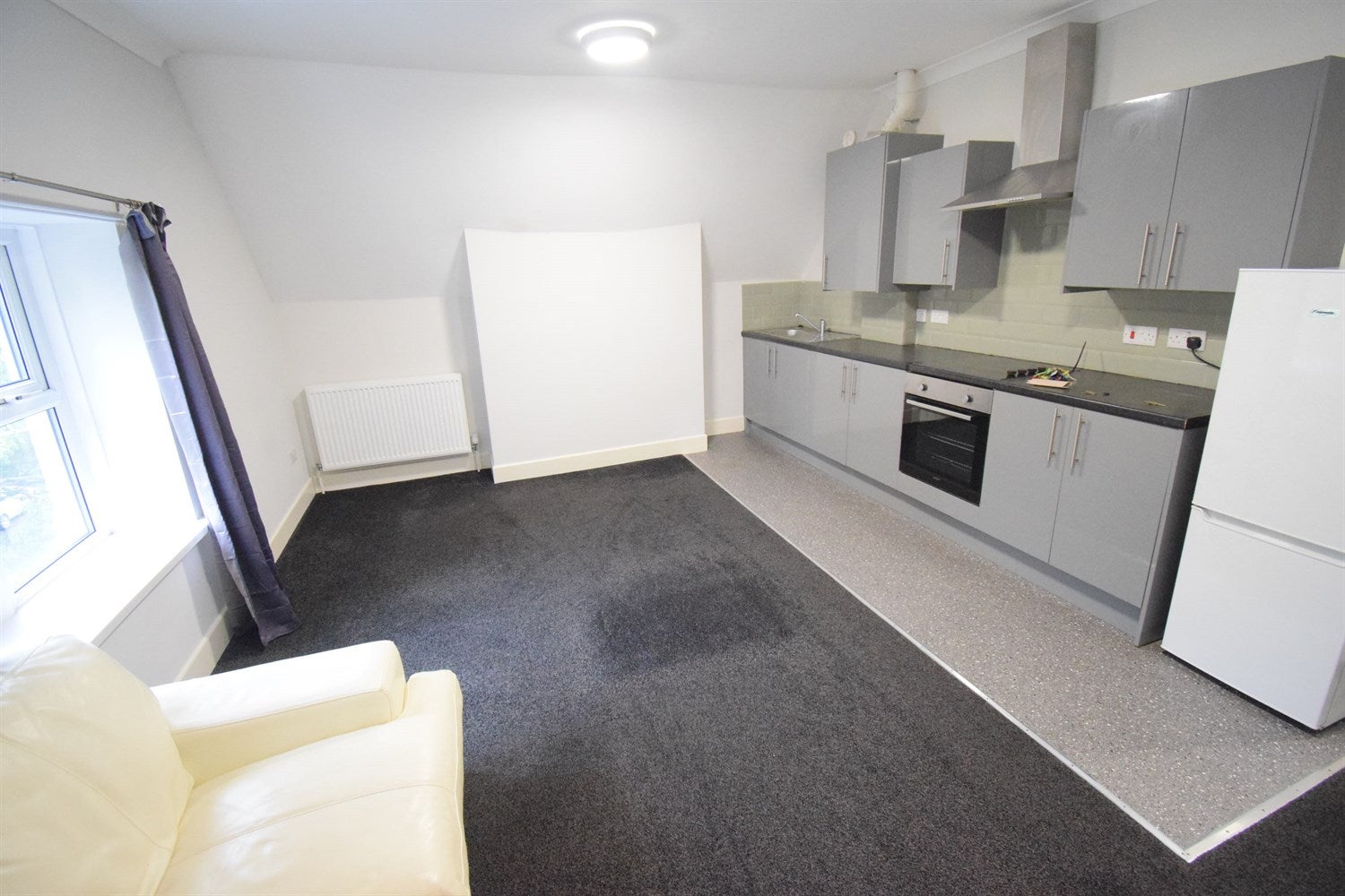 Flat Oakfield Street in Cardiff County