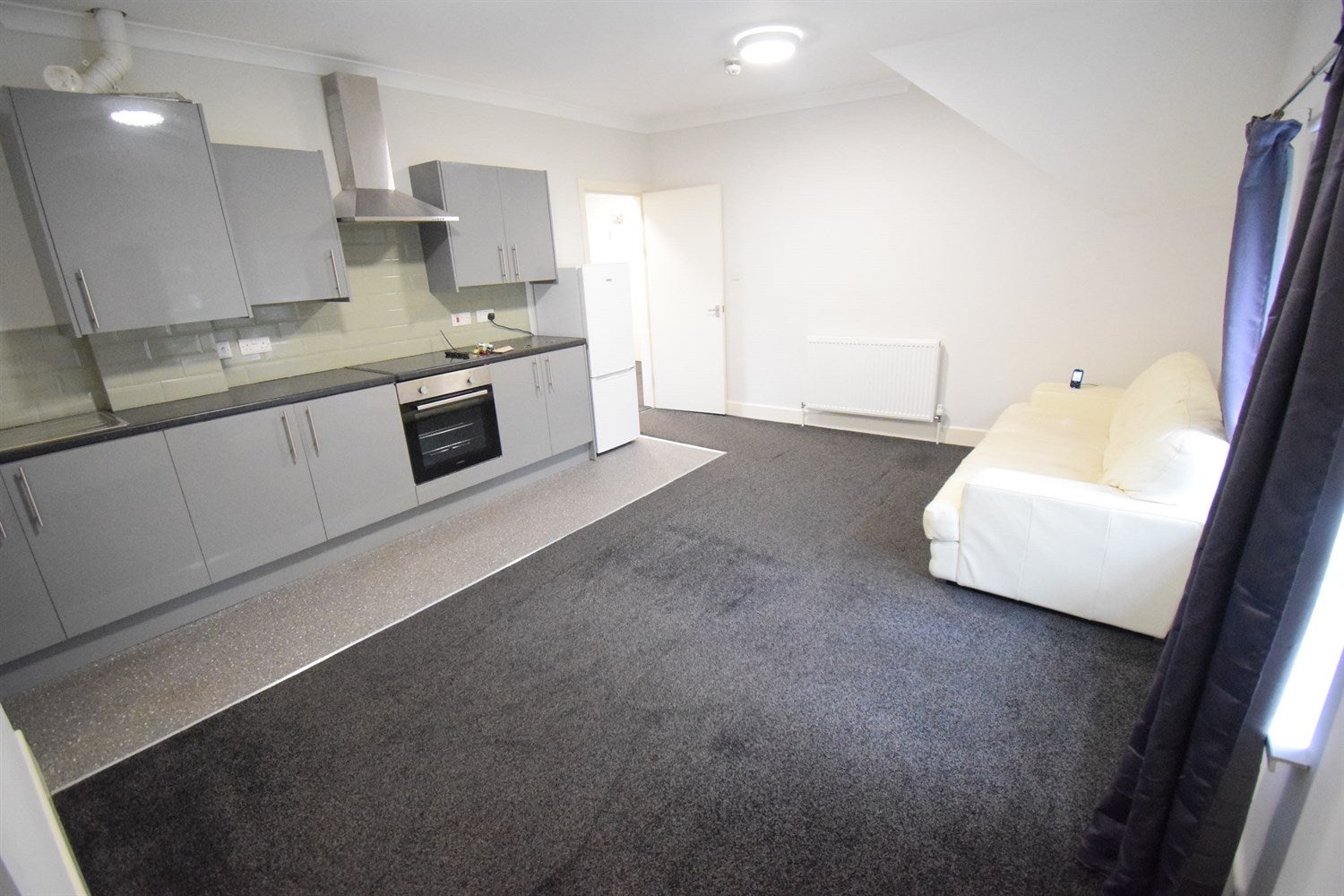 Flat Oakfield Street in Cardiff County