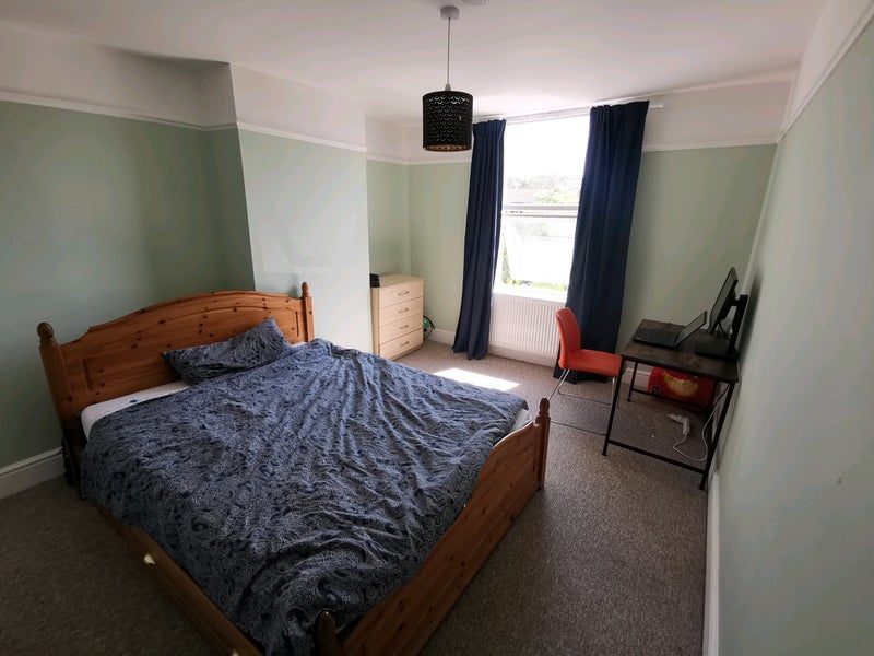 Room Gloucester Road in Bristol