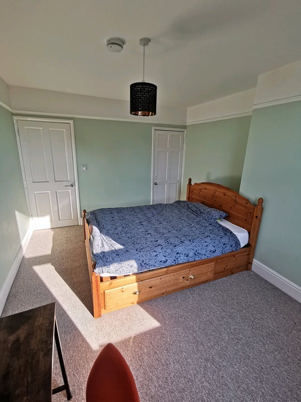 Room Gloucester Road in Bristol