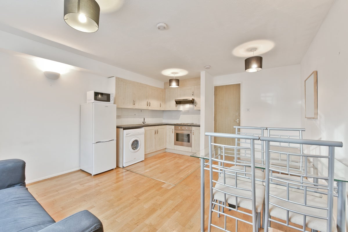 Flat Ambassador Square in Greater London