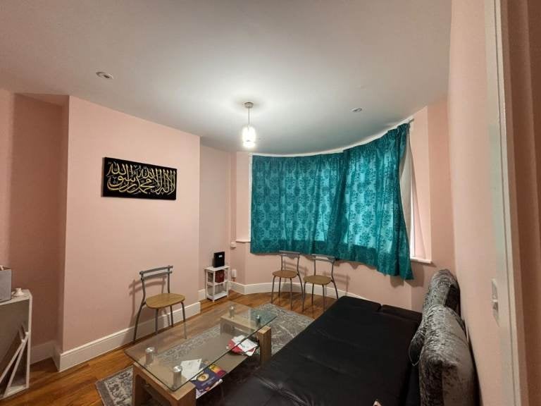 Flat Roman Close in Greater London