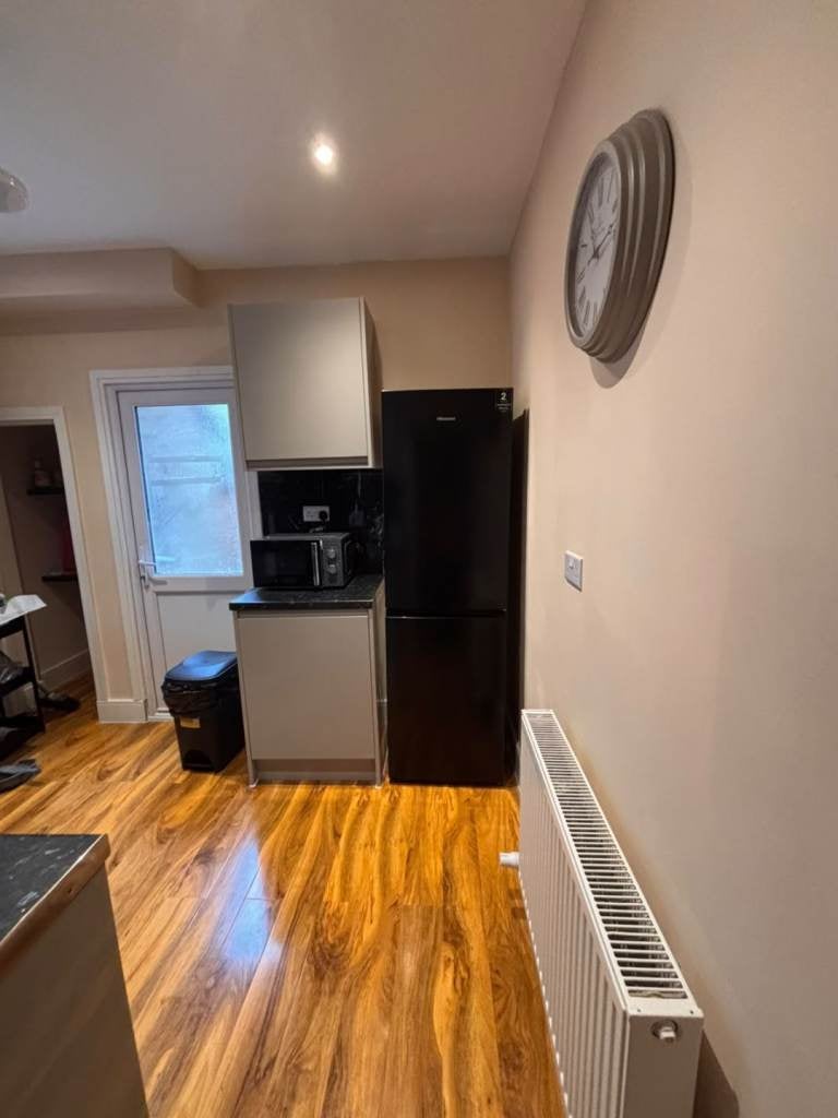 Flat Roman Close in Greater London