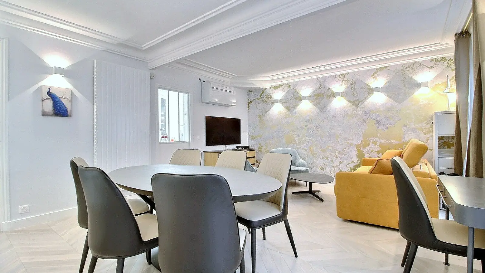 Flat Rue Duvivier in Paris