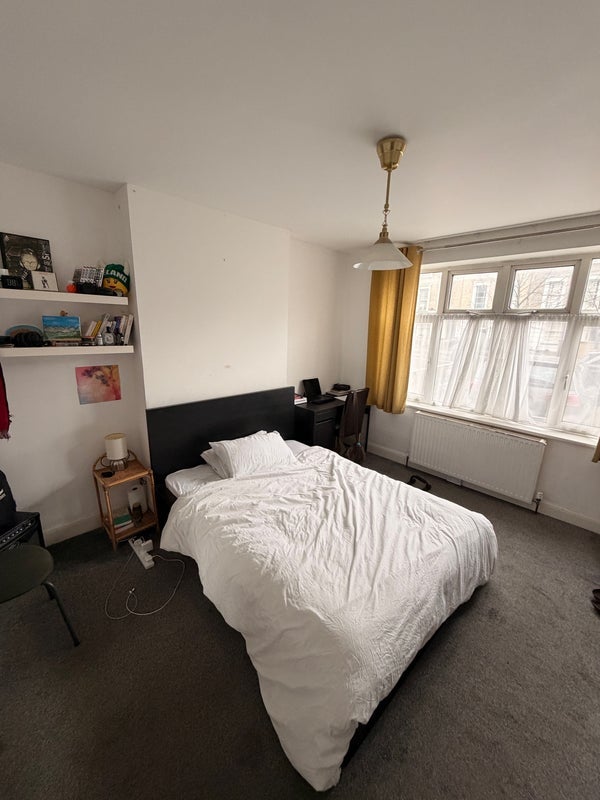 Room Tollington Road in Greater London