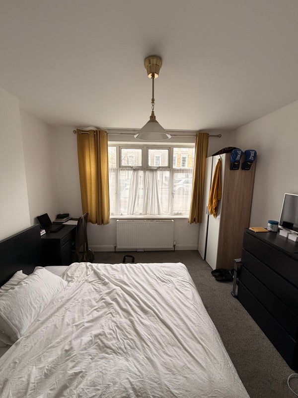 Room Tollington Road in Greater London