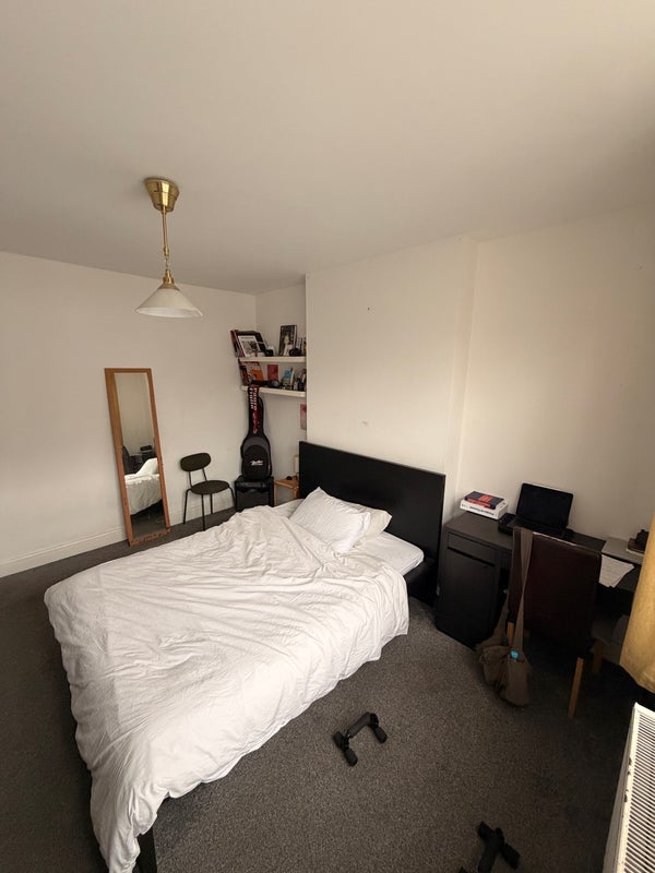 Room Tollington Road in Greater London