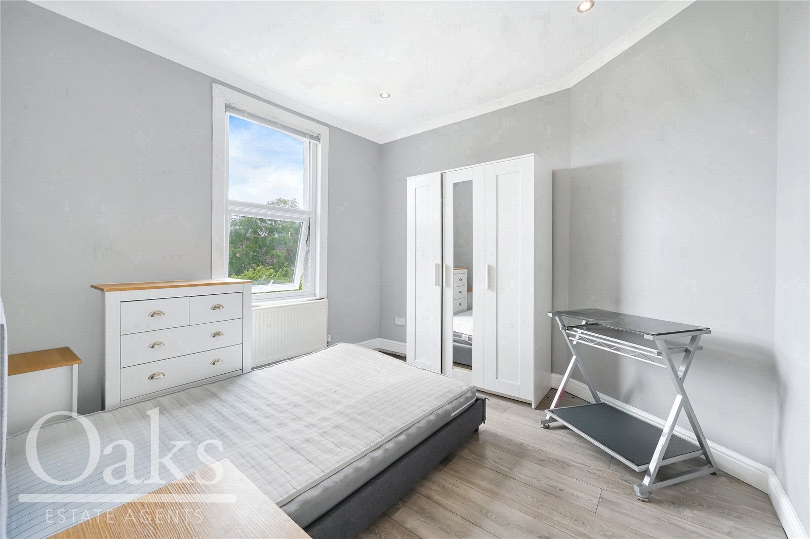 Room Arragon Gardens in Greater London