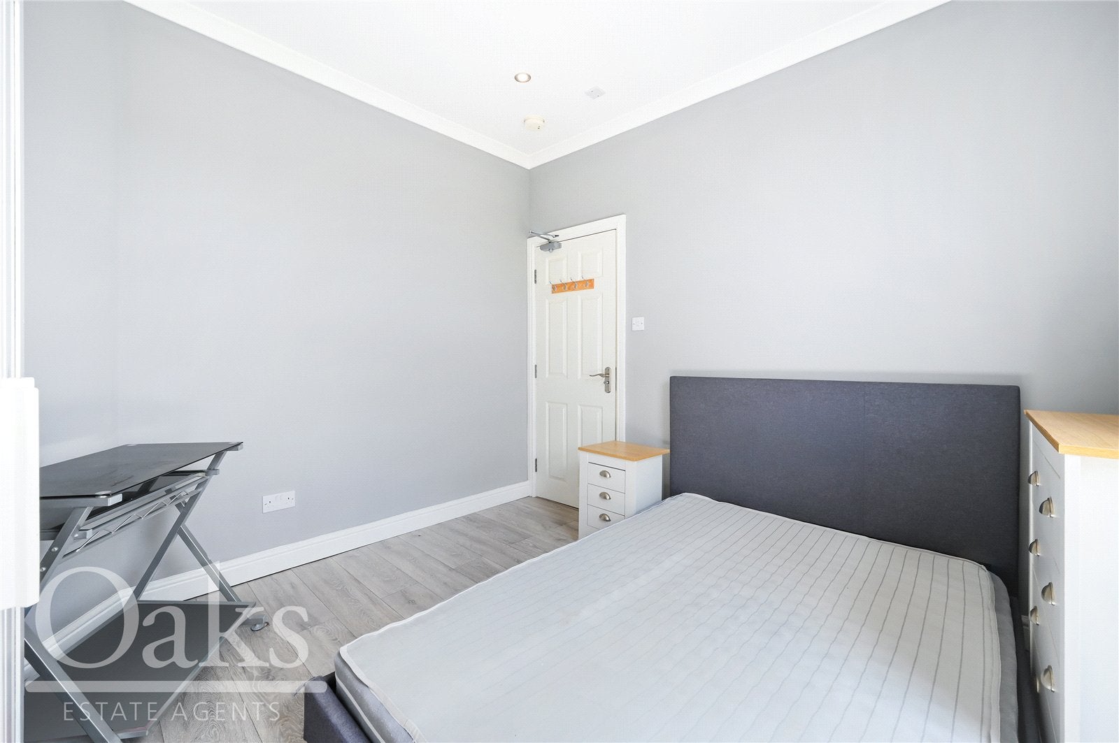 Room Arragon Gardens in Greater London
