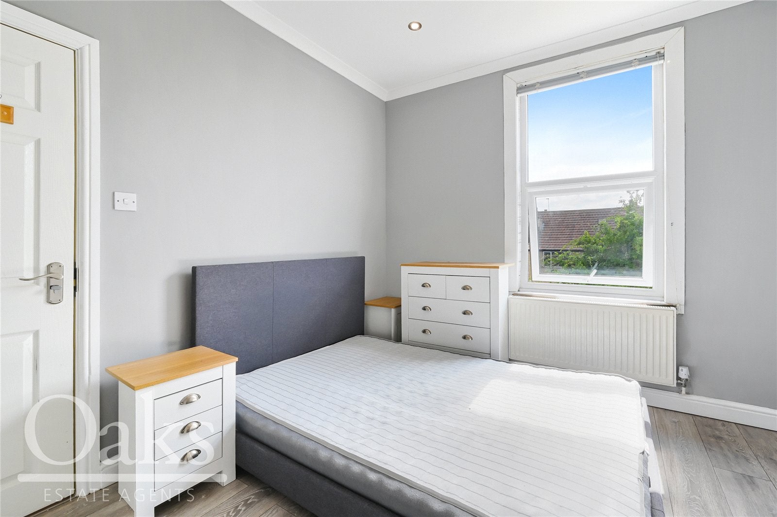 Room Arragon Gardens in Greater London