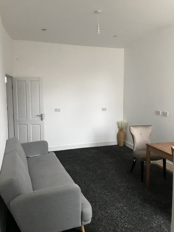 Room Pilmuir Road in Blackburn