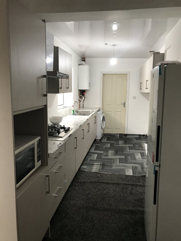 Room Pilmuir Road in Blackburn