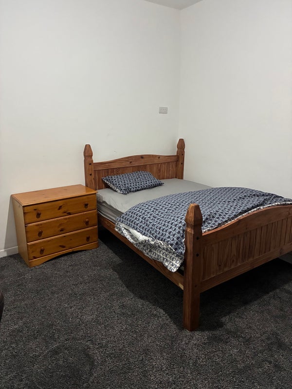 Room Pilmuir Road in Blackburn