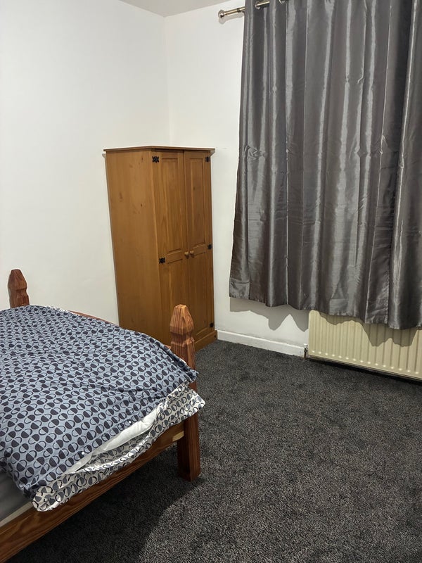 Room Pilmuir Road in Blackburn