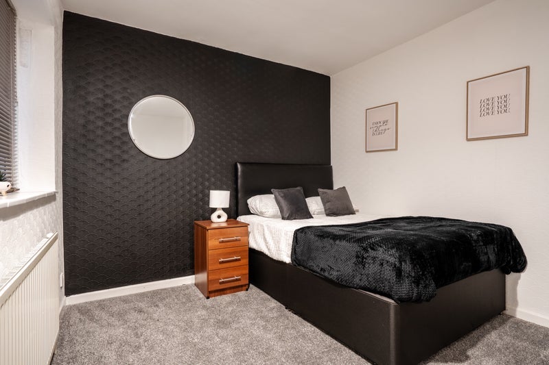 Room Ringmer Drive in Manchester