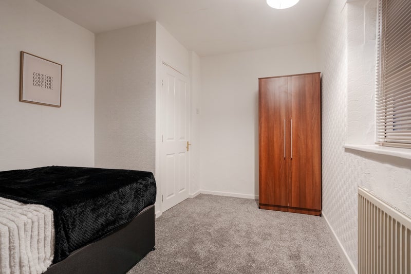 Room Ringmer Drive in Manchester