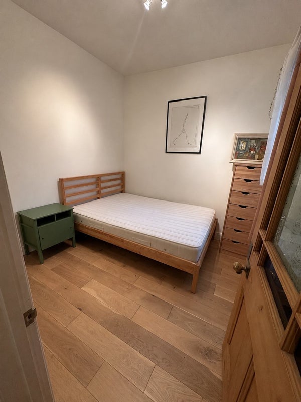 Room Goulton Road in Greater London