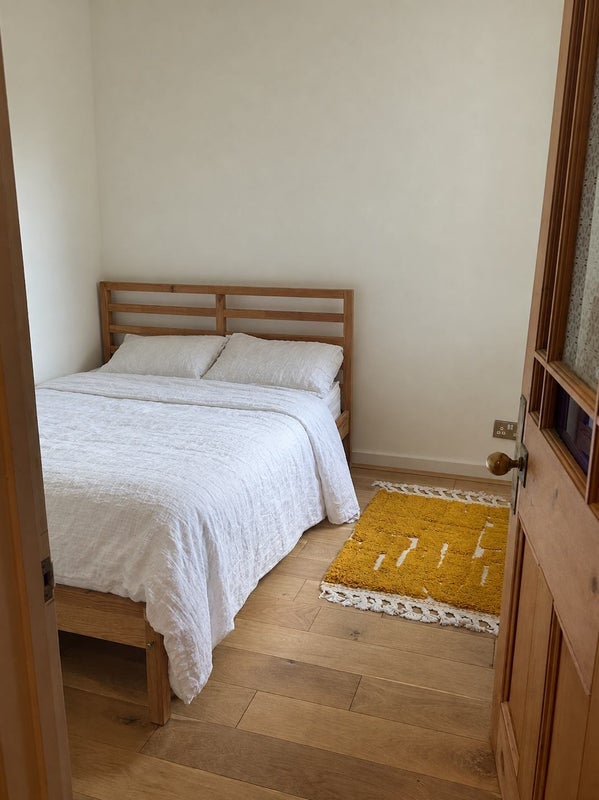 Room Goulton Road in Greater London