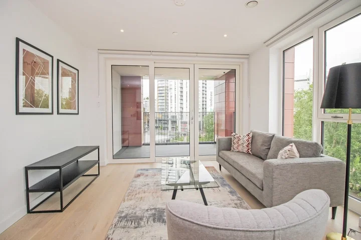 Flat Sayer Street in Greater London