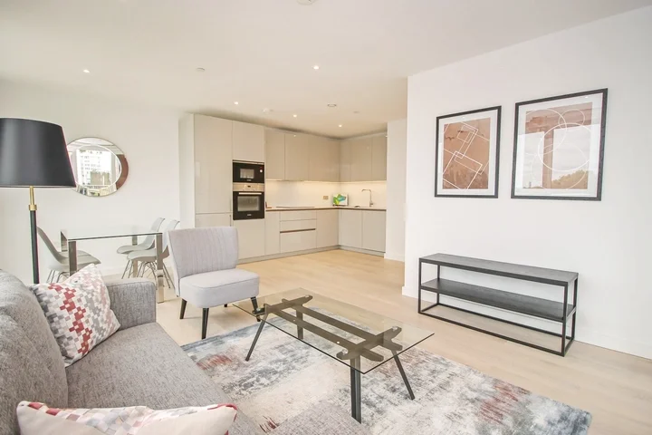 Flat Sayer Street in Greater London
