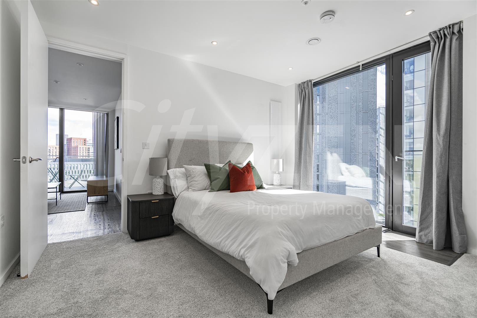 Flat Sandywewll Lane in Salford