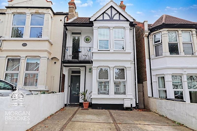 Flat Seaforth Road in Southend-on-Sea