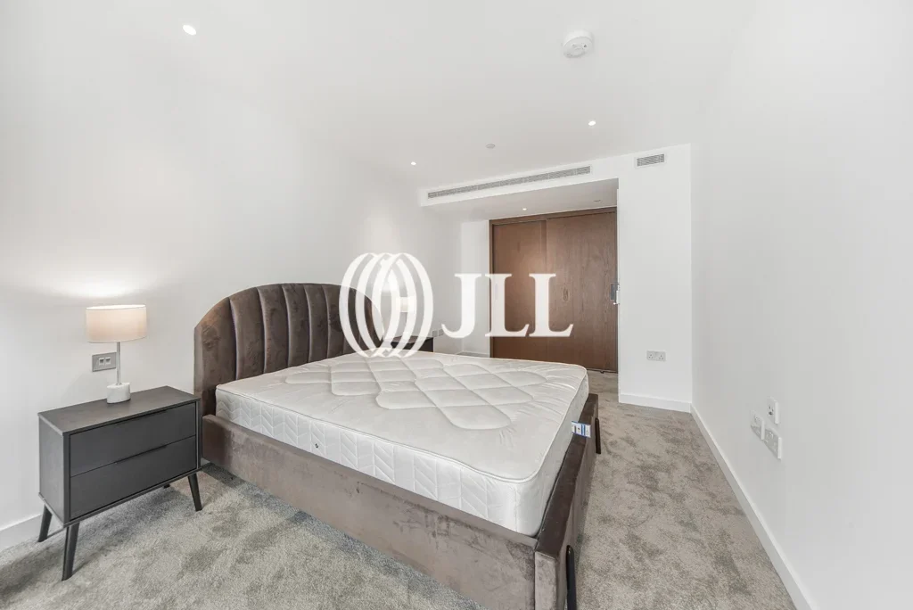 Flat Millharbour in Greater London