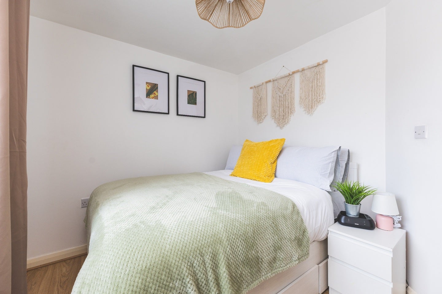Flat Hirst Crescent in Greater London
