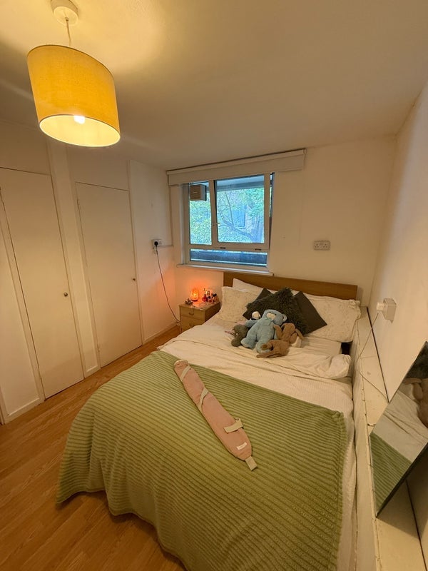Room Pelter Street in Greater London