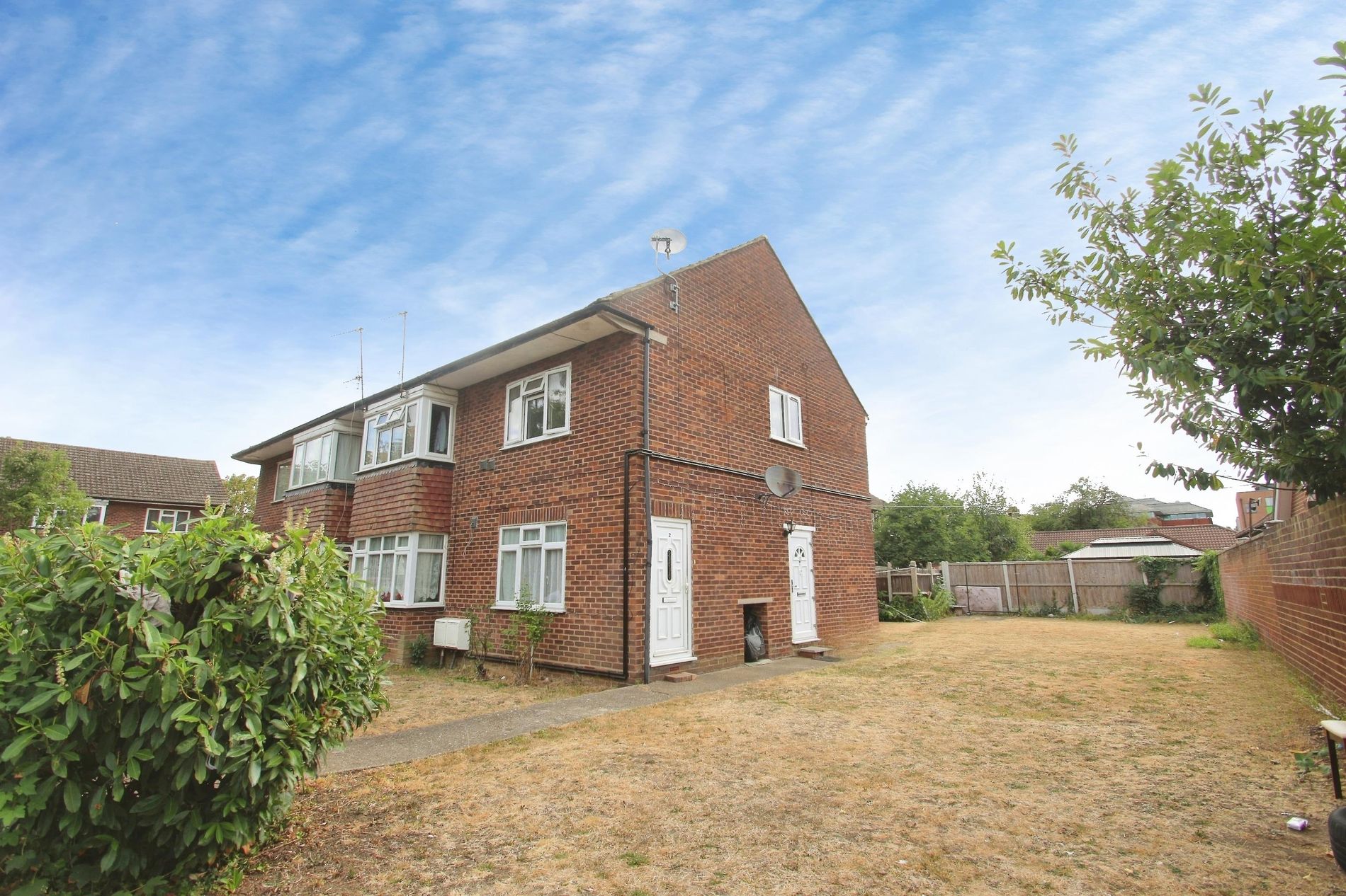 Flat Chestnut Close in Greater London