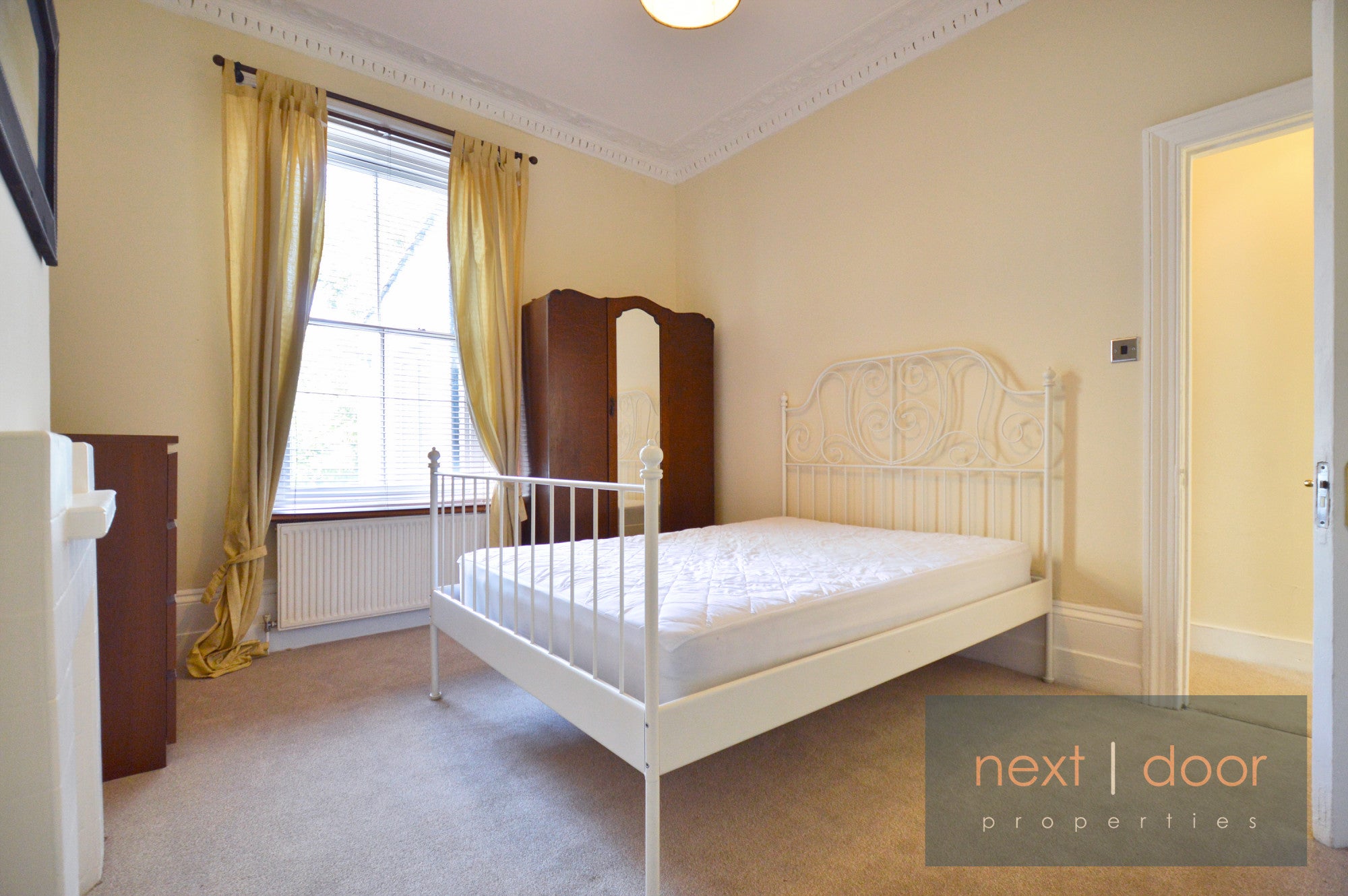 Flat Coldharbour Lane in Greater London
