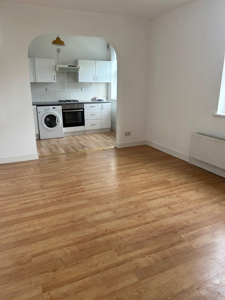 Flat Lower Clapton Road in Greater London