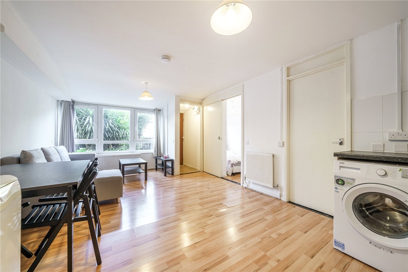 Flat Burchell Road in Greater London