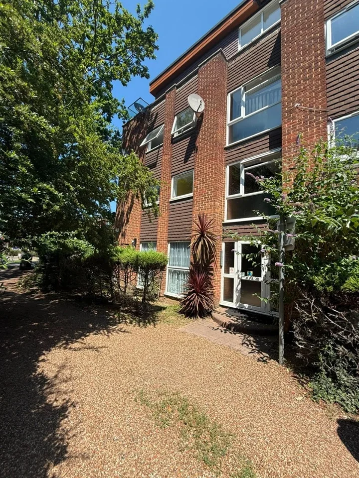 Flat The Ridgeway in Greater London
