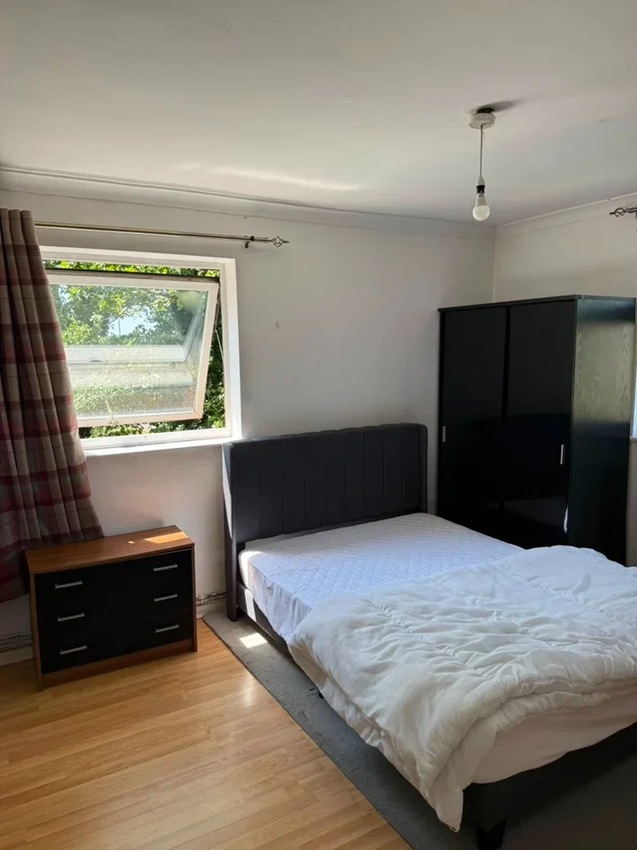 Flat The Ridgeway in Greater London