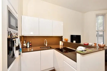 Flat Cremorne Road in Greater London