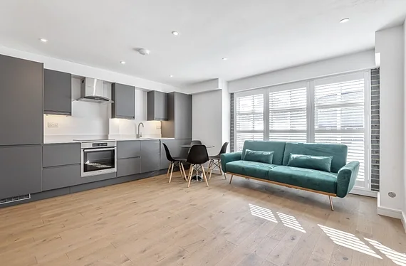 Flat Worple Road in Greater London
