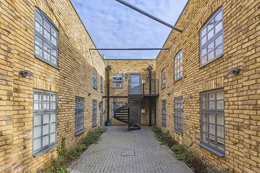 Flat Worple Road in Greater London