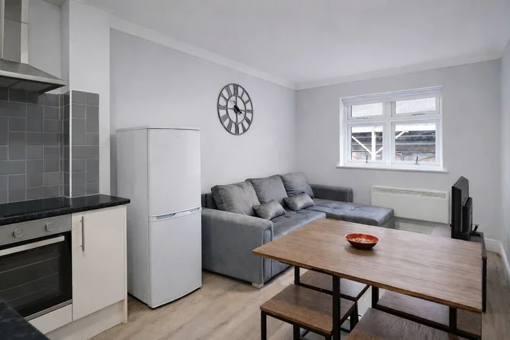 Flat Poplar Mews in Greater London