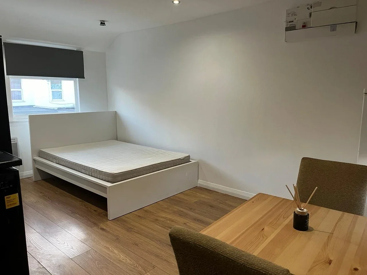 Flat Walpole Road in Greater London