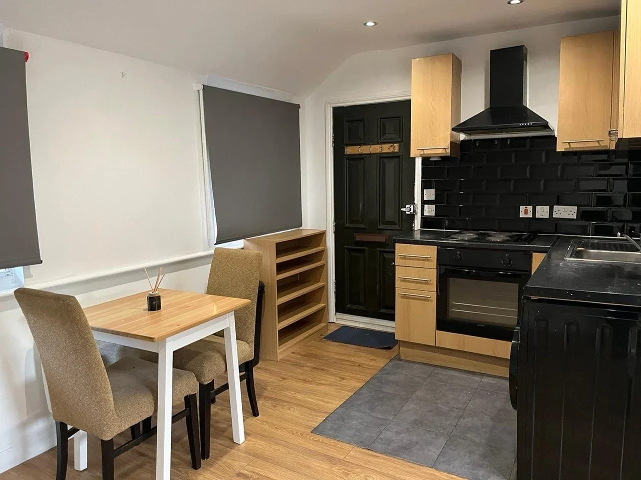 Flat Walpole Road in Greater London