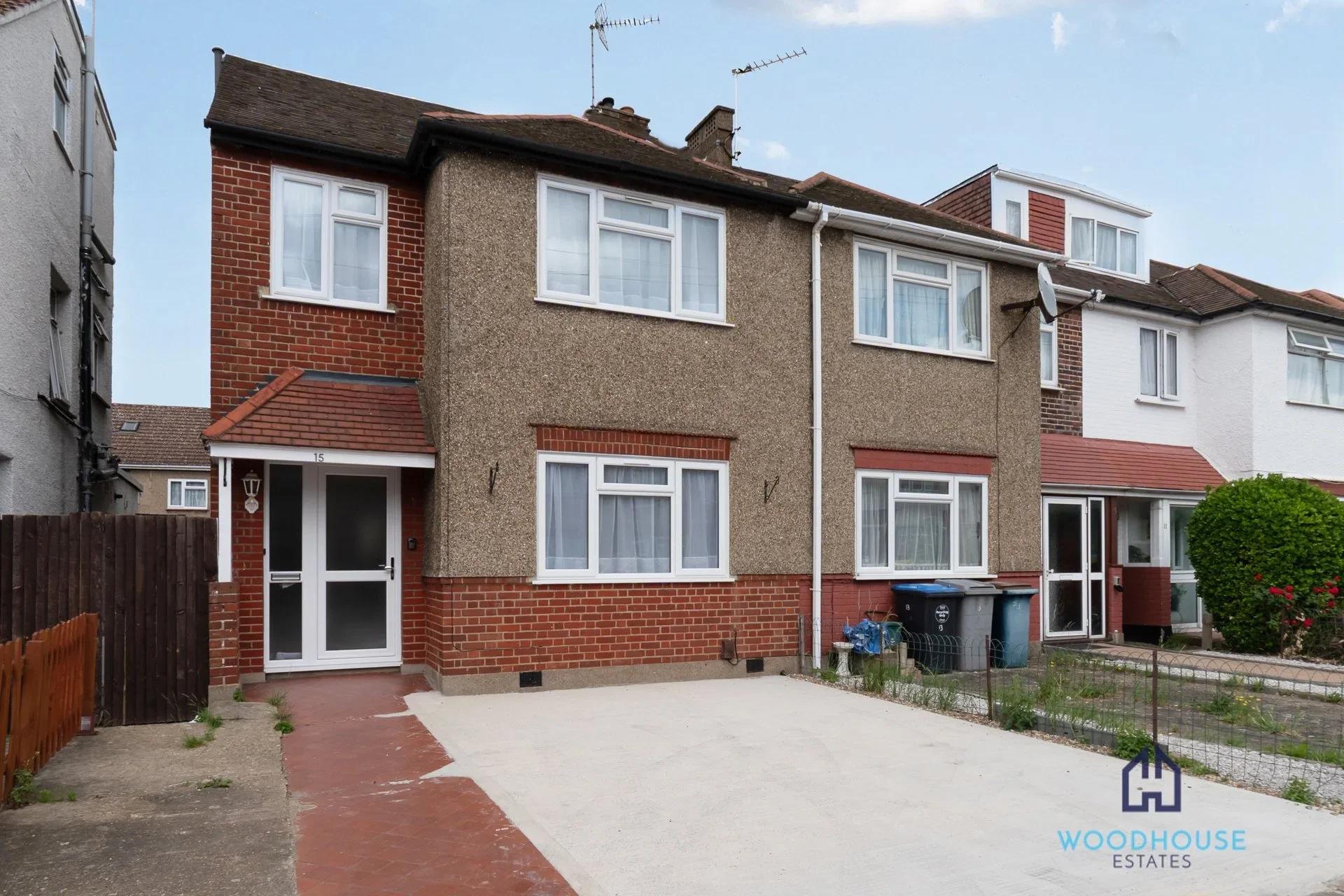 House Lewis Crescent in Greater London