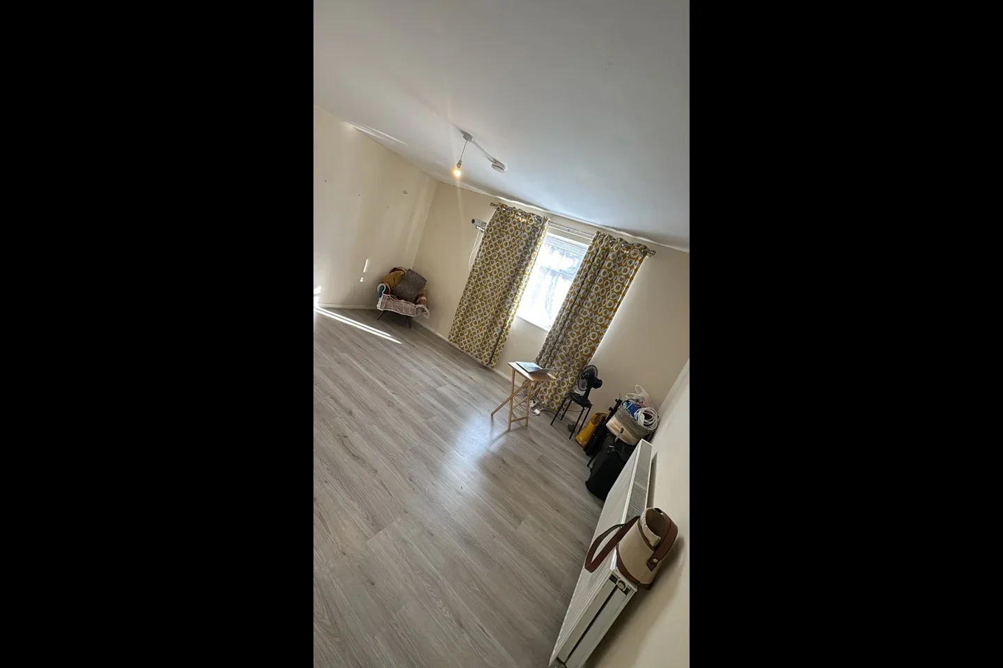 Flat Bevan Road in Greater London