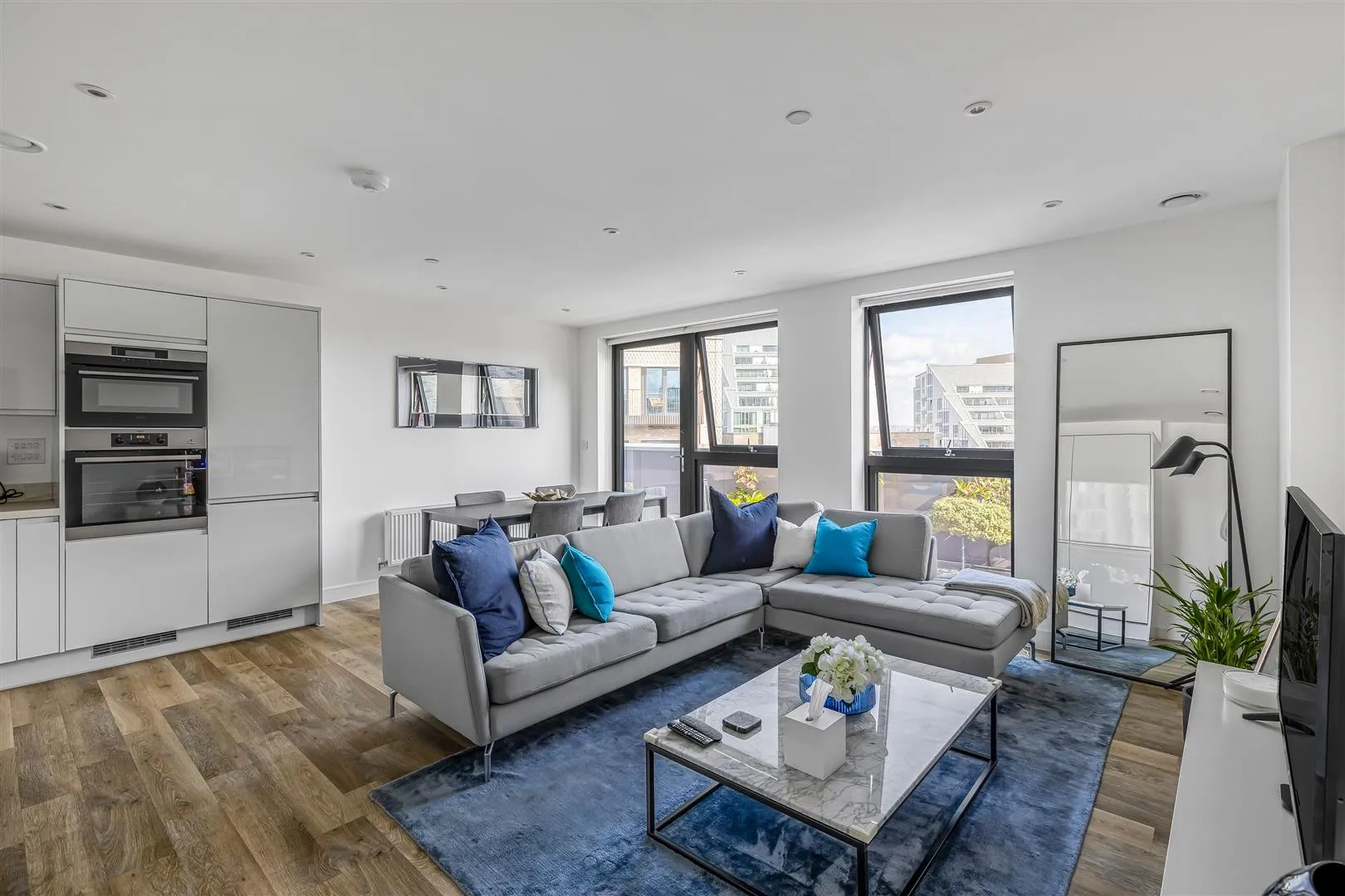 Flat Osiers Road in Greater London